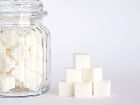 Wie viel Zucker am Tag ist gesund – und welche Alternativen gibt es?